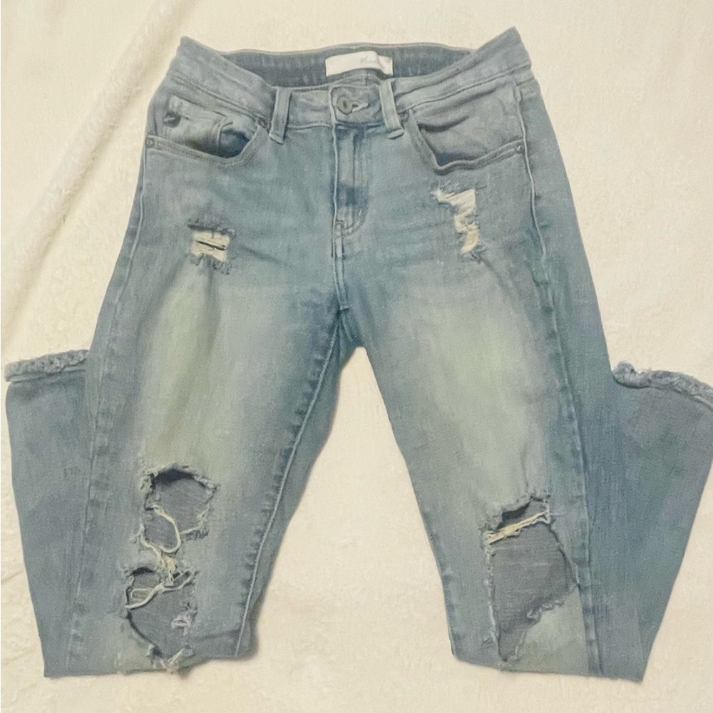 KanCan distressed jeans. Size 5/26 midrise
